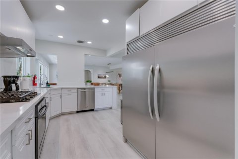 House in Hollywood, Florida 3 bedrooms, 197.51 sq.m. № 1938087 - photo 11