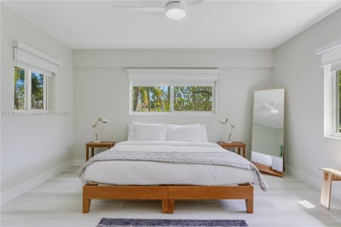 House in Hollywood, Florida 3 bedrooms, 197.51 sq.m. № 1938087 - photo 14