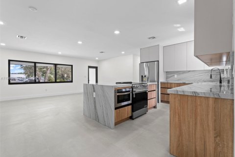 Купить виллу или дом в Норт-Майами-Бич, Флорида 7 спален, 204.48м2, № 2050307 - фото 24