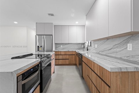 Купить виллу или дом в Норт-Майами-Бич, Флорида 7 спален, 204.48м2, № 2050307 - фото 25