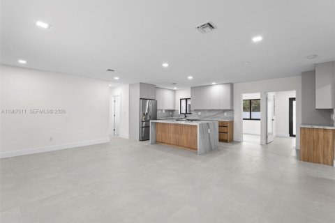 Купить виллу или дом в Норт-Майами-Бич, Флорида 7 спален, 204.48м2, № 2050307 - фото 7