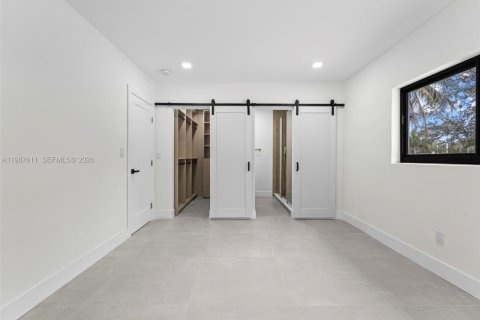 Купить виллу или дом в Норт-Майами-Бич, Флорида 7 спален, 204.48м2, № 2050307 - фото 17