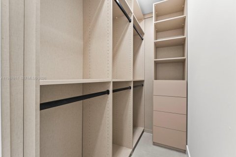 Купить виллу или дом в Норт-Майами-Бич, Флорида 7 спален, 204.48м2, № 2050307 - фото 19