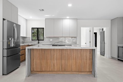 Купить виллу или дом в Норт-Майами-Бич, Флорида 7 спален, 204.48м2, № 2050307 - фото 5