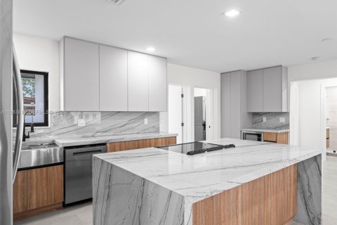 Купить виллу или дом в Норт-Майами-Бич, Флорида 7 спален, 204.48м2, № 2050307 - фото 4