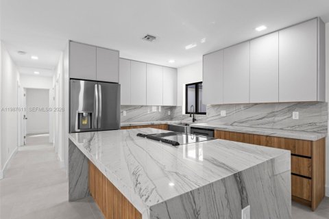 Купить виллу или дом в Норт-Майами-Бич, Флорида 7 спален, 204.48м2, № 2050307 - фото 2