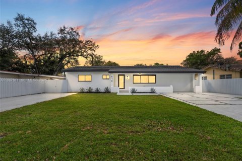 Купить виллу или дом в Норт-Майами-Бич, Флорида 7 спален, 204.48м2, № 2050307 - фото 3