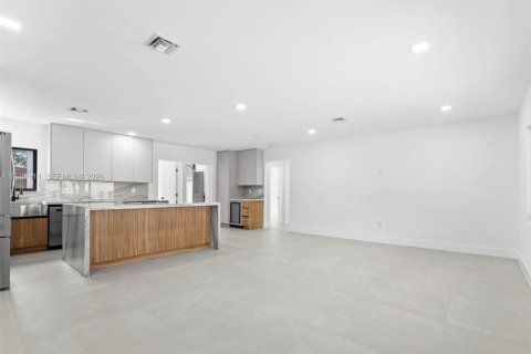 Купить виллу или дом в Норт-Майами-Бич, Флорида 7 спален, 204.48м2, № 2050307 - фото 6