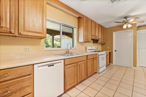 Casa en venta en Mount Dora, Florida, 3 dormitorios, 191.75 m2 № 1904869 - foto 13