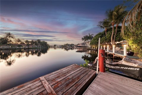 Villa ou maison à louer à Fort Lauderdale, Floride: 4 chambres, 214.33 m2 № 2055604 - photo 8