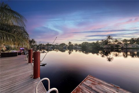 Villa ou maison à louer à Fort Lauderdale, Floride: 4 chambres, 214.33 m2 № 2055604 - photo 5