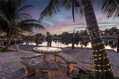 Villa ou maison à louer à Fort Lauderdale, Floride: 4 chambres, 214.33 m2 № 2055604 - photo 12