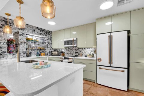 Copropriété à louer à Tierra Verde, Floride: 2 chambres, 146.79 m2 № 2266709 - photo 10