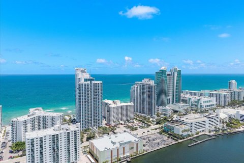Condominio en venta en Hollywood, Florida, 3 dormitorios, 244.05 m2 № 2191111 - foto 4