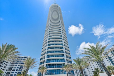 Condominio en venta en Hollywood, Florida, 3 dormitorios, 244.05 m2 № 2191111 - foto 2