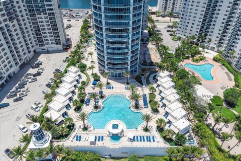 Condominio en Hollywood, Florida, 3 dormitorios  № 2191111