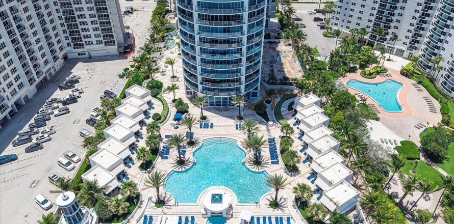 Condominio en Hollywood, Florida, 3 dormitorios № 2191111
