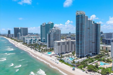 Condominio en venta en Hollywood, Florida, 3 dormitorios, 244.05 m2 № 2191111 - foto 3