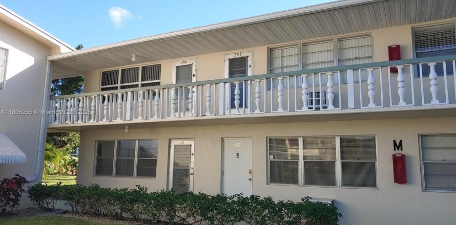 Кондоминиум с 1 спальней в Уэст-Палм-Бич, Флорида № 1957719