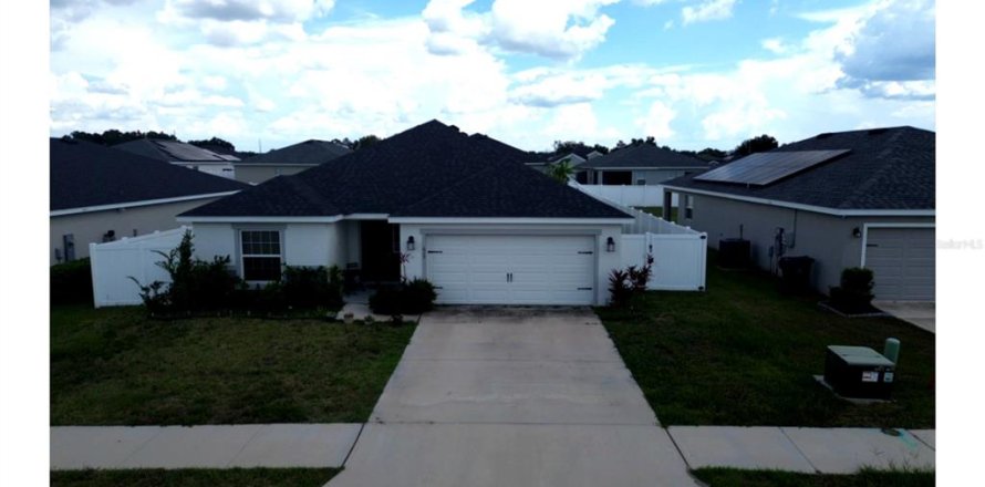House in Polk City, Florida 3 bedrooms, 186.18 sq.m. № 1840598