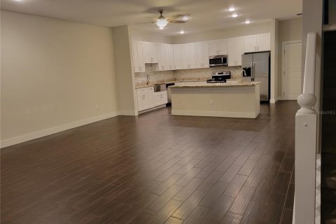 Townhouse in Orlando, Florida 3 bedrooms, 180.69 sq.m. № 2091735 - photo 3