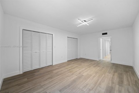 Condo in Miami Shores, Florida, 3 bedrooms № 2046815 - photo 26