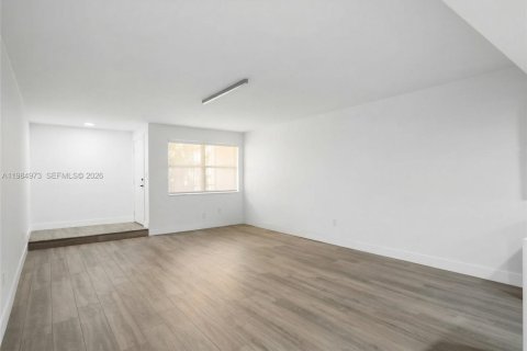 Condo in Miami Shores, Florida, 3 bedrooms № 2046815 - photo 9