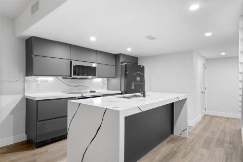 Condo in Miami Shores, Florida, 3 bedrooms № 2046815 - photo 11