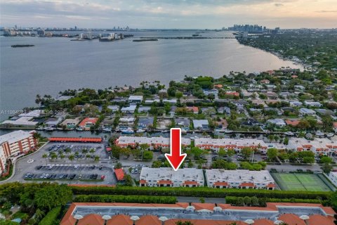 Condo in Miami Shores, Florida, 3 bedrooms № 2046815 - photo 1