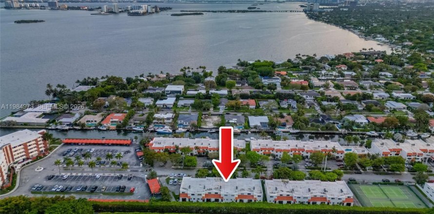 Condo in Miami Shores, Florida, 3 bedrooms № 2046815