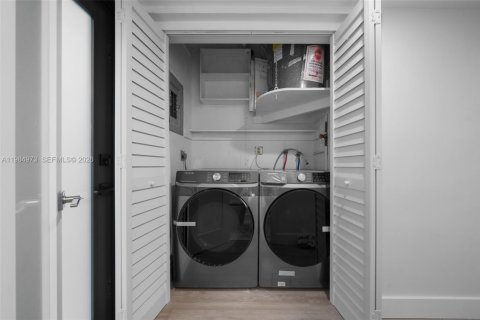 Condo in Miami Shores, Florida, 3 bedrooms № 2046815 - photo 19