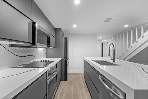 Condo in Miami Shores, Florida, 3 bedrooms № 2046815 - photo 12