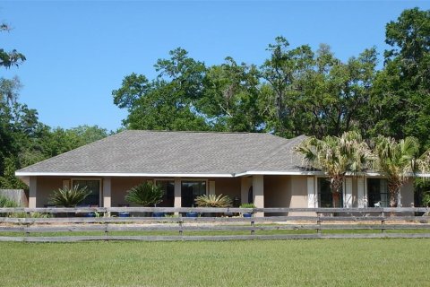 House in High Springs, Florida 4 bedrooms, 231.05 sq.m. № 1718230 - photo 1