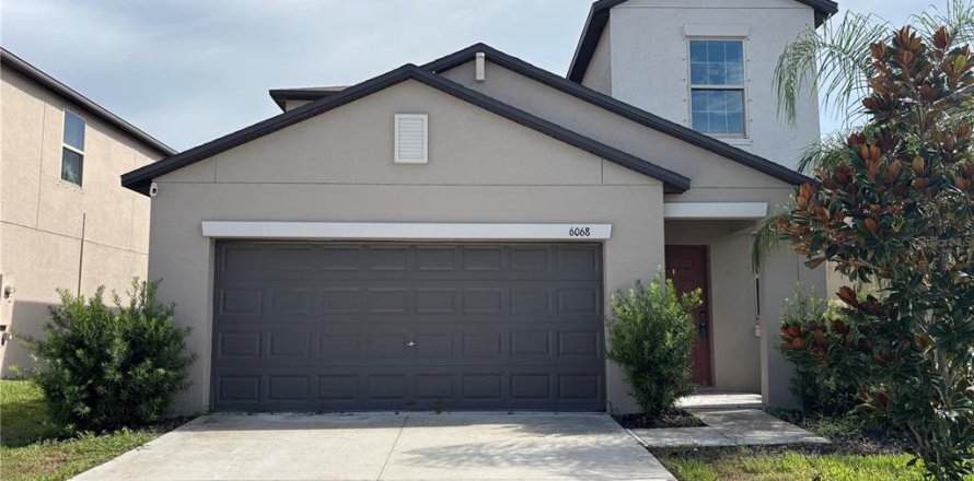 House in New Port Richey, Florida 5 bedrooms, 221.94 sq.m. № 1910653
