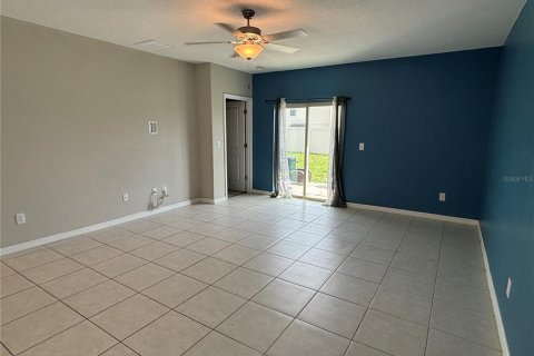 House in New Port Richey, Florida 5 bedrooms, 221.94 sq.m. № 1910653 - photo 12
