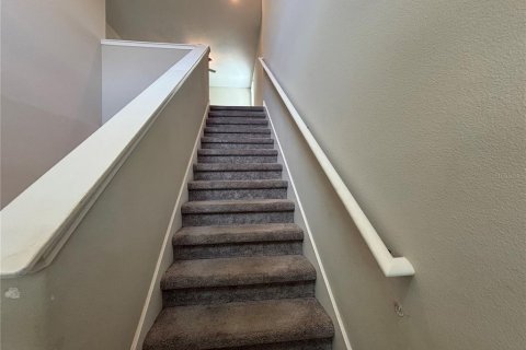 House in New Port Richey, Florida 5 bedrooms, 221.94 sq.m. № 1910653 - photo 5