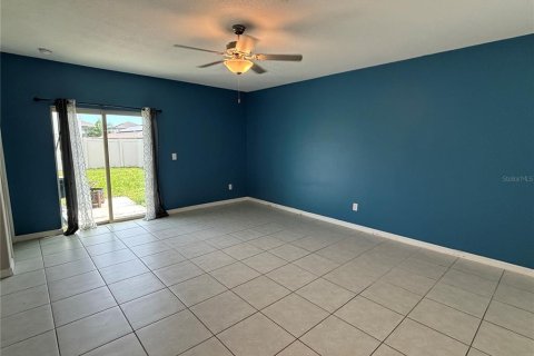 House in New Port Richey, Florida 5 bedrooms, 221.94 sq.m. № 1910653 - photo 11
