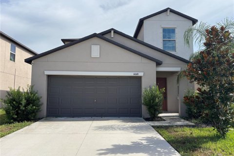 House in New Port Richey, Florida 5 bedrooms, 221.94 sq.m. № 1910653 - photo 2