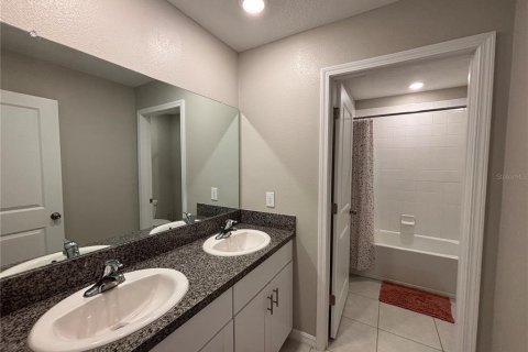 House in New Port Richey, Florida 5 bedrooms, 221.94 sq.m. № 1910653 - photo 25