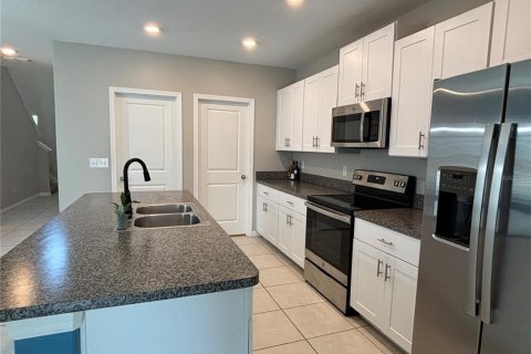 House in New Port Richey, Florida 5 bedrooms, 221.94 sq.m. № 1910653 - photo 9
