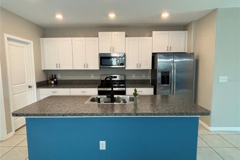 House in New Port Richey, Florida 5 bedrooms, 221.94 sq.m. № 1910653 - photo 8