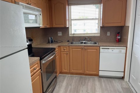 Copropriété à louer à Miami, Floride: 2 chambres № 1881940 - photo 1