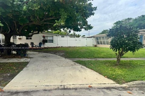 Villa ou maison à vendre à Margate, Floride: 3 chambres, 111.58 m2 № 1966388 - photo 2