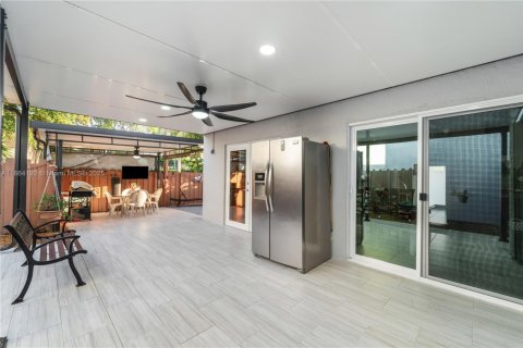 Villa ou maison à vendre à Miami, Floride: 3 chambres, 113.62 m2 № 1956751 - photo 22