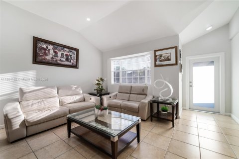 Villa ou maison à vendre à Miami, Floride: 3 chambres, 113.62 m2 № 1956751 - photo 4