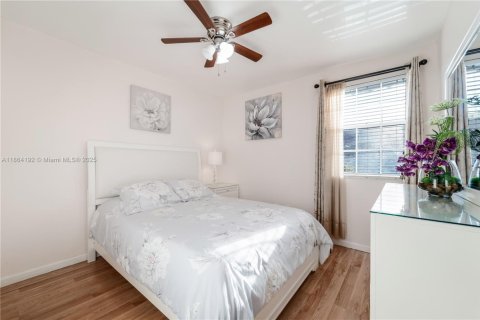 Villa ou maison à vendre à Miami, Floride: 3 chambres, 113.62 m2 № 1956751 - photo 16