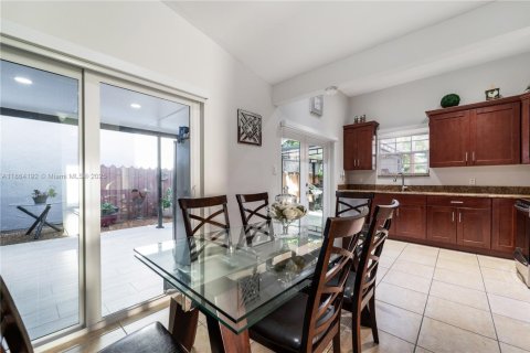 Villa ou maison à vendre à Miami, Floride: 3 chambres, 113.62 m2 № 1956751 - photo 9