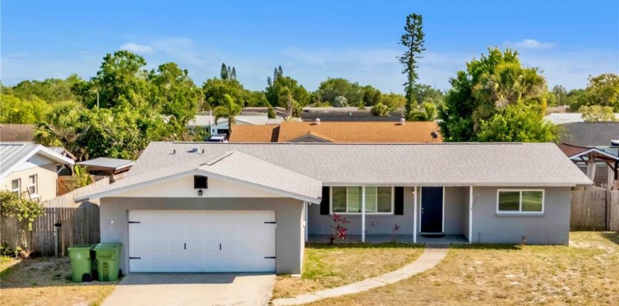 House in Bradenton, Florida 2 bedrooms, 119.84 sq.m. № 1655138