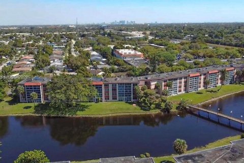 Condominio en venta en Sunrise, Florida, 1 dormitorio, 80.82 m2 № 2245010 - foto 24
