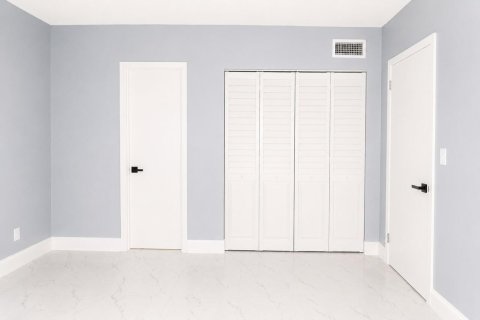 Condominio en venta en Sunrise, Florida, 1 dormitorio, 80.82 m2 № 2245010 - foto 16